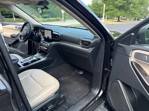 Used 2020 Ford Explorer XLT w/ Equipment Group 202A AWD/4WD image 22
