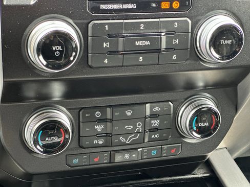 Certified 2019 Ford F350 Platinum w/ Platinum Ultimate Package image 20