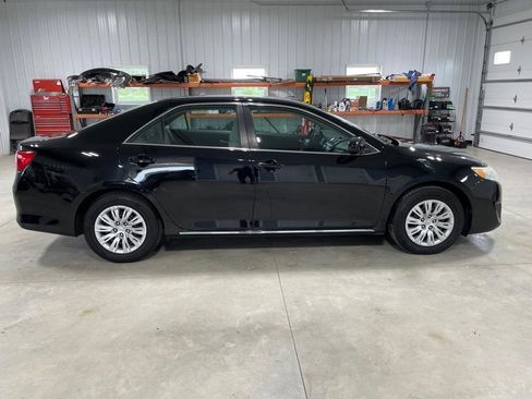 Used 2014 Toyota Camry LE FWD image 8