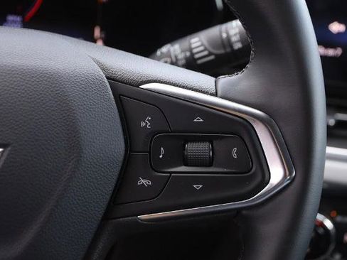 Used 2025 Chevrolet Trax LT w/ LT Convenience Package image 12