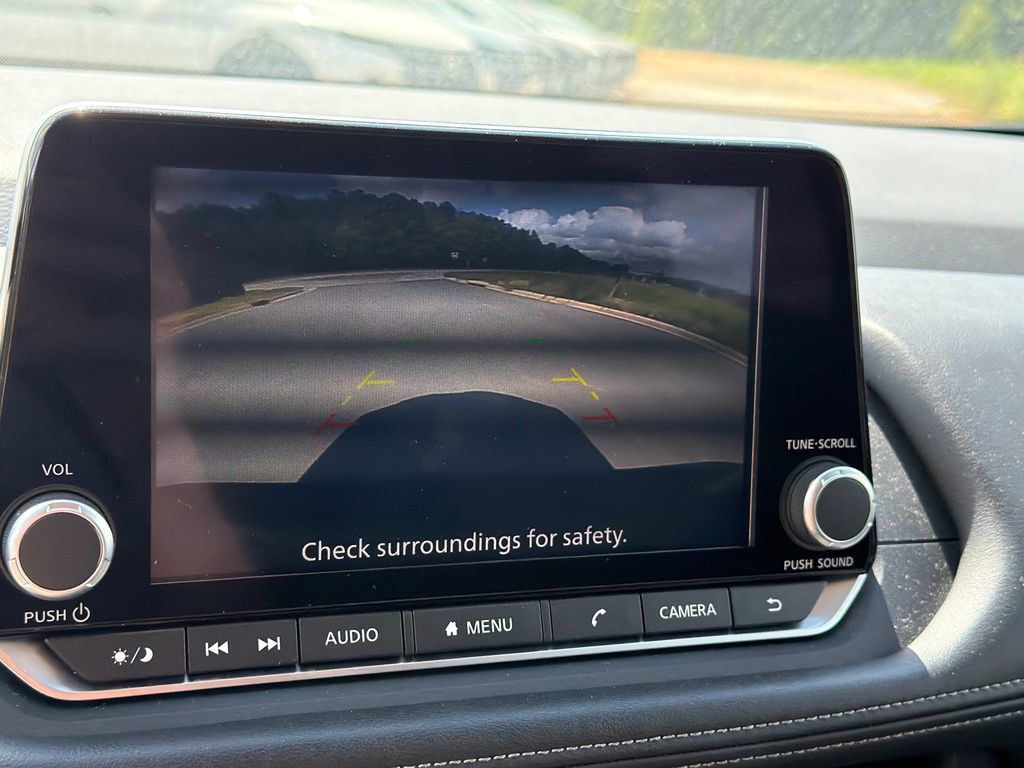 Used 2025 Nissan Rogue SV FWD image 29