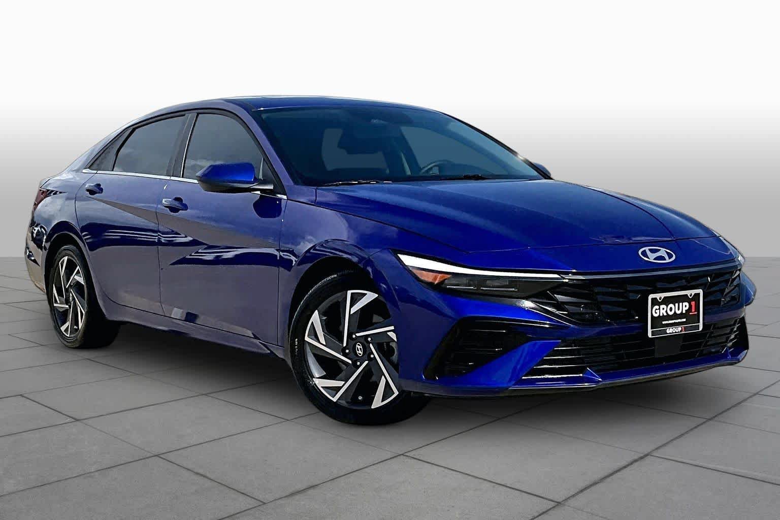 Used 2024 Hyundai Elantra SEL w/ Convenience Package FWD image 3
