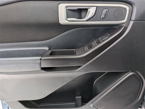Used 2020 Ford Explorer XLT w/ Comfort Package image 14