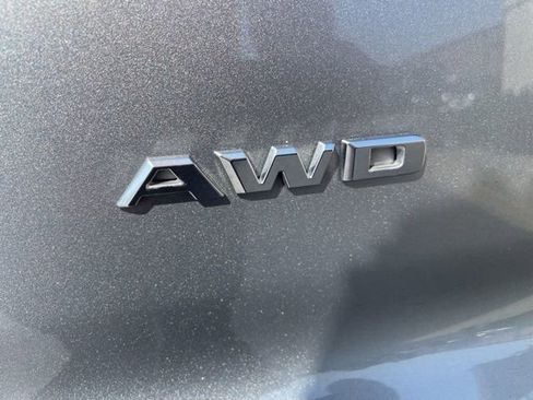 Used 2025 Cadillac XT4 Premium Luxury image 11