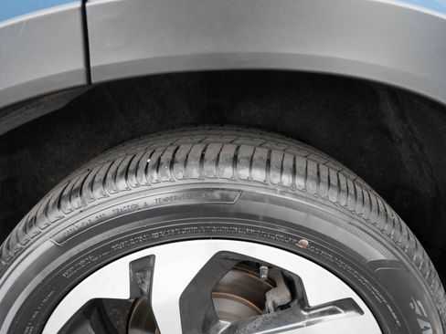 Used 2024 Subaru Forester Touring image 31