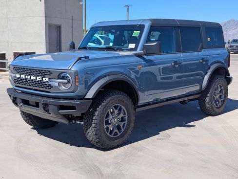 New 2025 Ford Bronco Badlands image 5