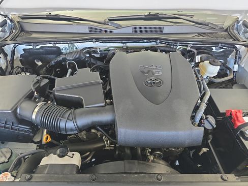 Used 2022 Toyota Tacoma TRD Sport image 28