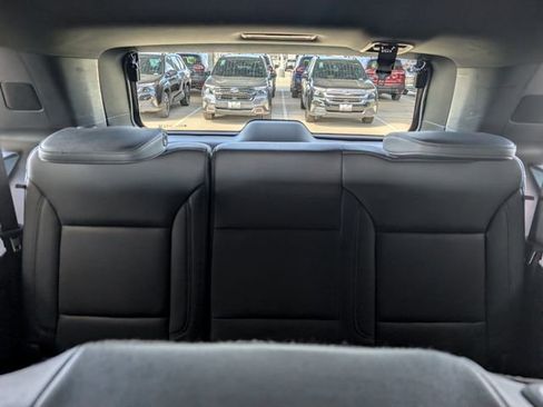 Used 2025 Chevrolet Tahoe LT RWD image 28