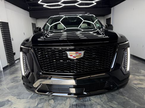Used 2026 Cadillac Escalade ESV Platinum Sport AWD/4WD image 7