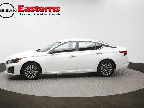 Used 2025 Nissan Altima 2.5 SV FWD image 49
