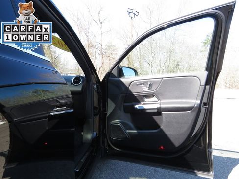 Used 2021 Mercedes-Benz GLB 250 4MATIC image 12