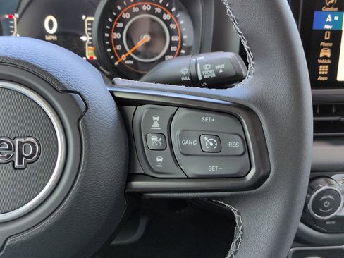 New 2025 Jeep Gladiator Sport image 12