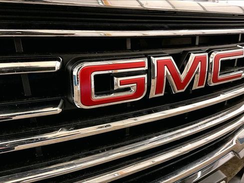 Used 2024 GMC Terrain SLT image 29