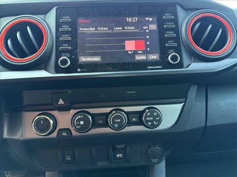 Used 2020 Toyota Tacoma SR AWD/4WD image 19