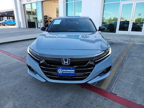 Used 2022 Honda Accord Sport image 2
