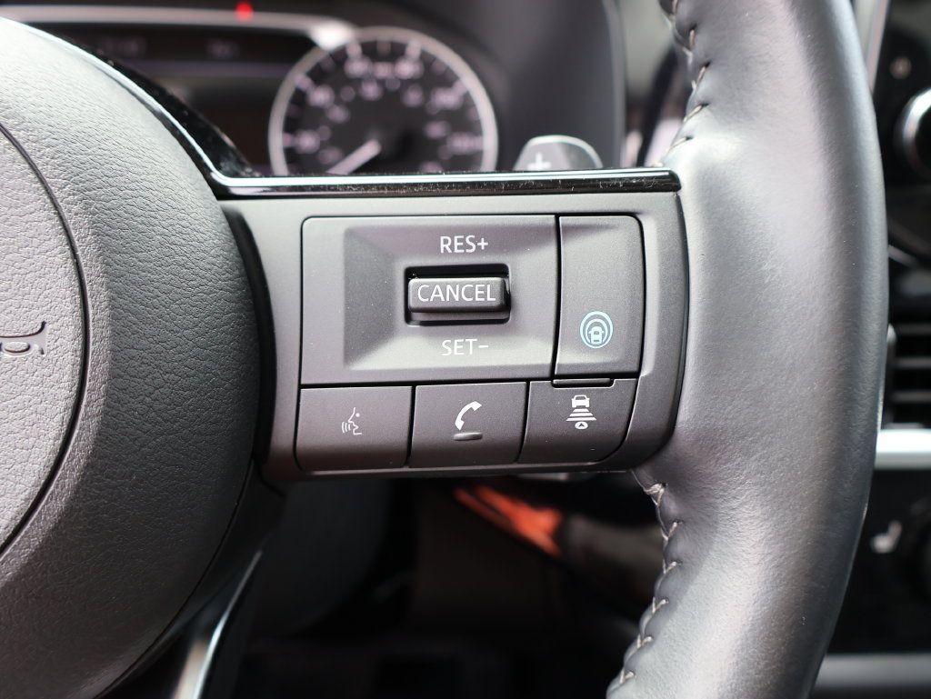 Used 2025 Nissan Pathfinder SL w/ SL Premium Package AWD/4WD image 29