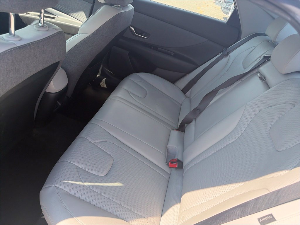 Used 2025 Hyundai Elantra Limited FWD image 11