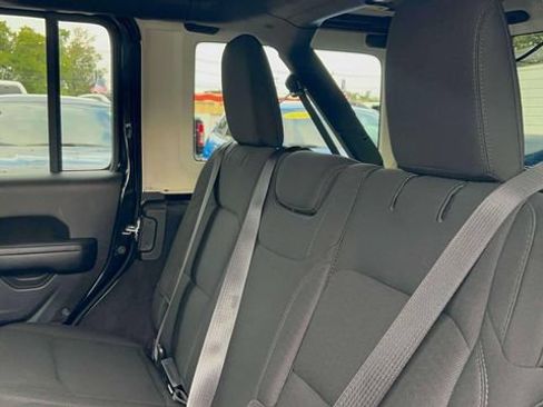 Used 2021 Jeep Wrangler Unlimited Sport AWD/4WD image 28