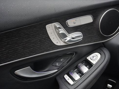 Used 2022 Mercedes-Benz GLC 300 GLC 300 w/ Premium Package Lite image 32