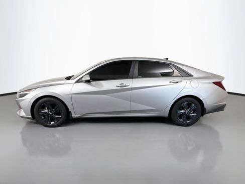Used 2022 Hyundai Elantra SEL FWD image 6
