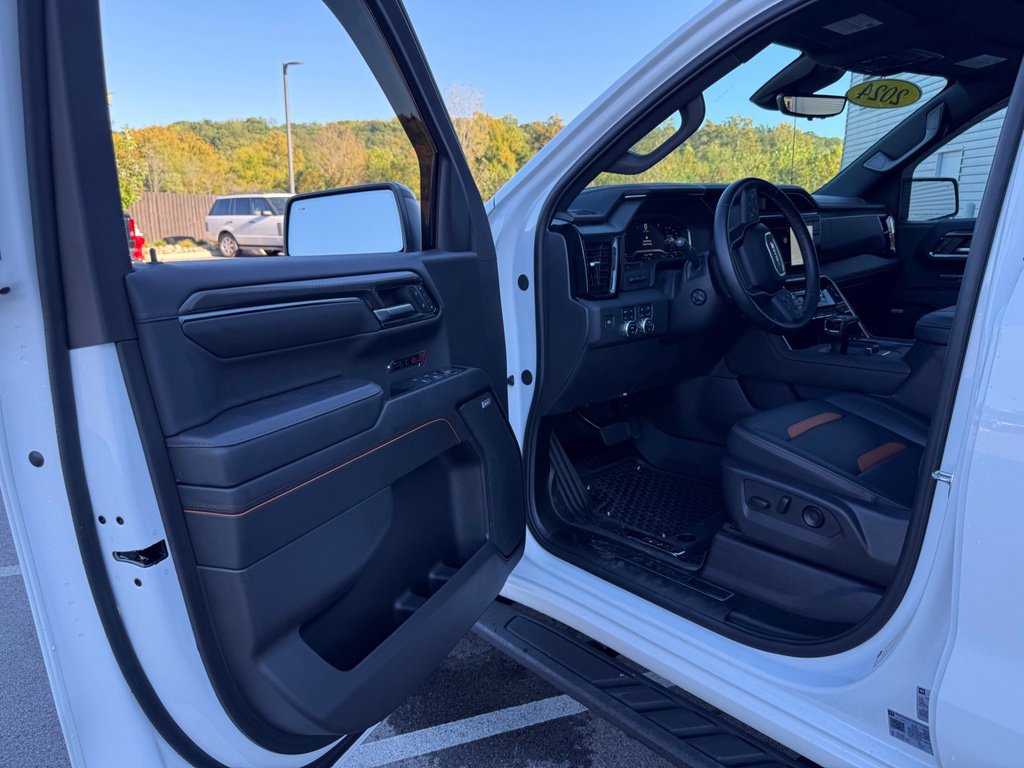 Used 2024 GMC Sierra 1500 AT4 w/ Technology Package AWD/4WD image 28