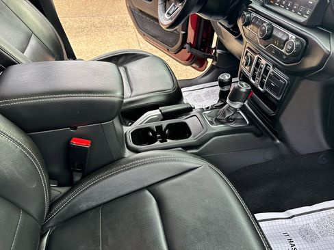 Used 2022 Jeep Wrangler Unlimited Sahara w/ Cold Weather Group image 46