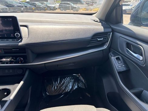 Used 2025 Nissan Rogue SV FWD image 37