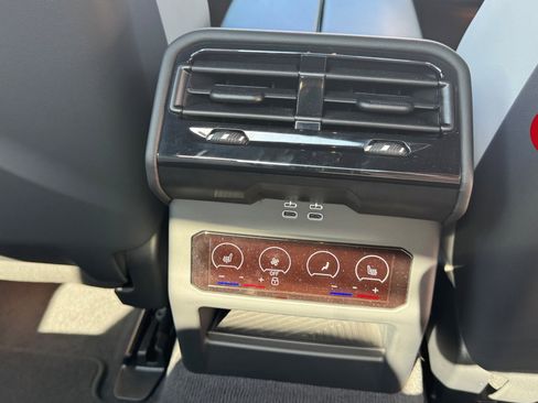 Used 2026 BMW M5 Sedan w/ Carbon Package image 23