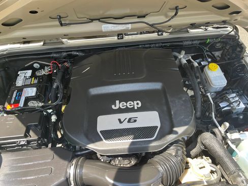 Used 2017 Jeep Wrangler Sport AWD/4WD image 19