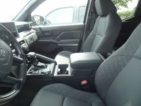 Used 2025 Toyota Tacoma SR5 AWD/4WD image 7