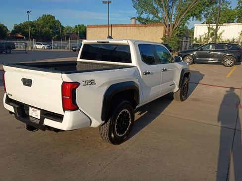 Used 2024 Toyota Tacoma TRD Off-Road image 9