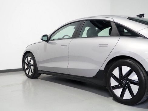 Used 2025 Hyundai Ioniq 6 SE RWD image 44