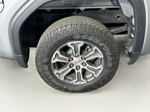 Used 2023 GMC Sierra 1500 SLE image 11