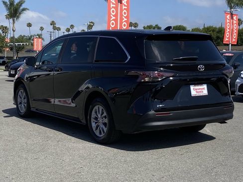 Certified 2026 Toyota Sienna LE FWD image 41