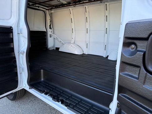 Used 2019 GMC Savana 2500 image 18