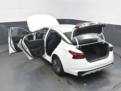 Used 2025 Nissan Altima 2.5 SV FWD image 45
