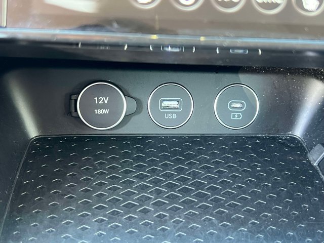 Used 2025 Genesis G70 2.5T AWD/4WD image 30