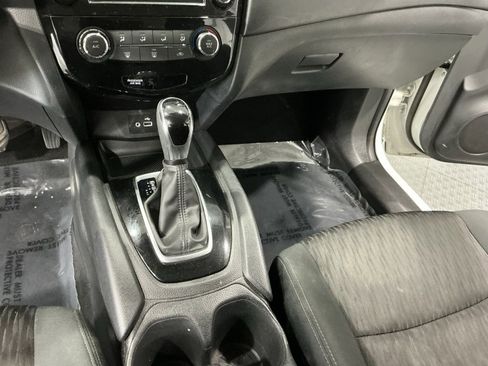 Used 2020 Nissan Rogue S image 16