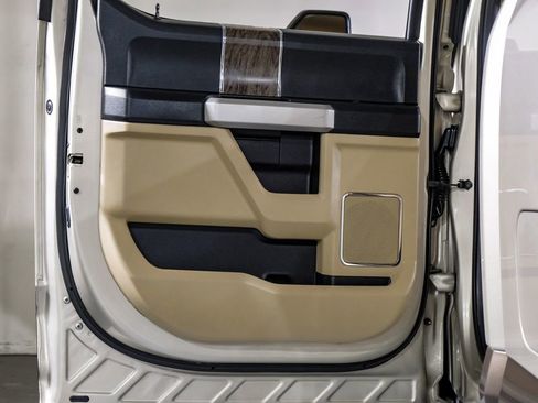 Used 2017 Ford F250 Lariat w/ Chrome Package image 36