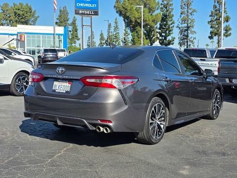 Used 2019 Toyota Camry SE w/ Carpet Mat Package FWD image 6