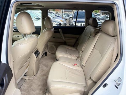 Used 2010 Toyota Highlander SE FWD image 24