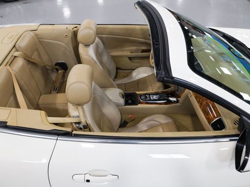 Used 2010 Jaguar XK Convertible image 34