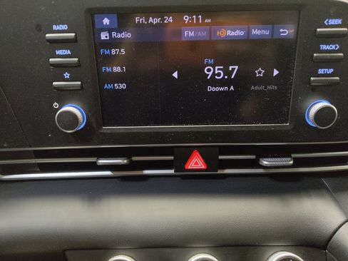 Used 2024 Hyundai Elantra SE FWD image 25
