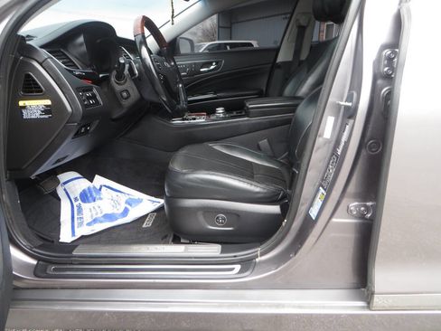 Used 2016 Kia K900 Luxury image 12