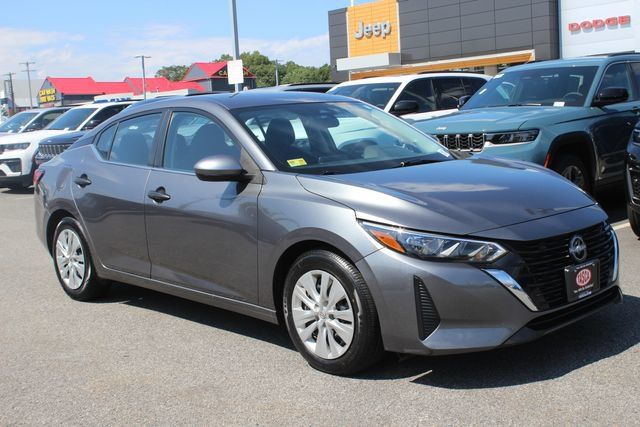 Used 2025 Nissan Sentra S FWD image 1