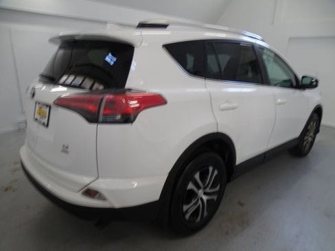 Used 2016 Toyota RAV4 LE image 19
