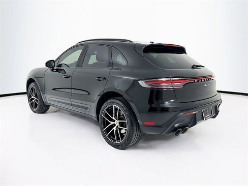 Used 2025 Porsche Macan image 3