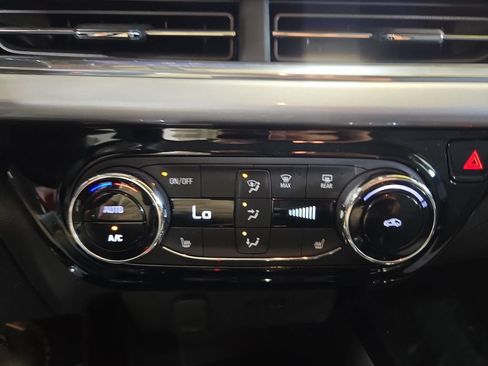 Used 2024 Chevrolet Trax LT w/ Driver Confidence Package FWD image 24