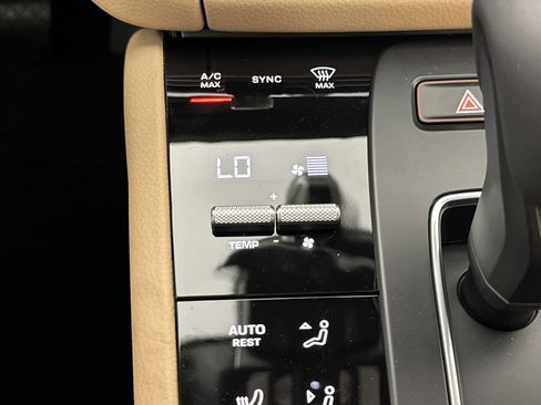 Certified 2025 Porsche Macan image 19