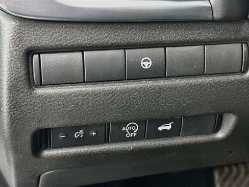 Used 2024 Nissan Rogue SV AWD/4WD image 17